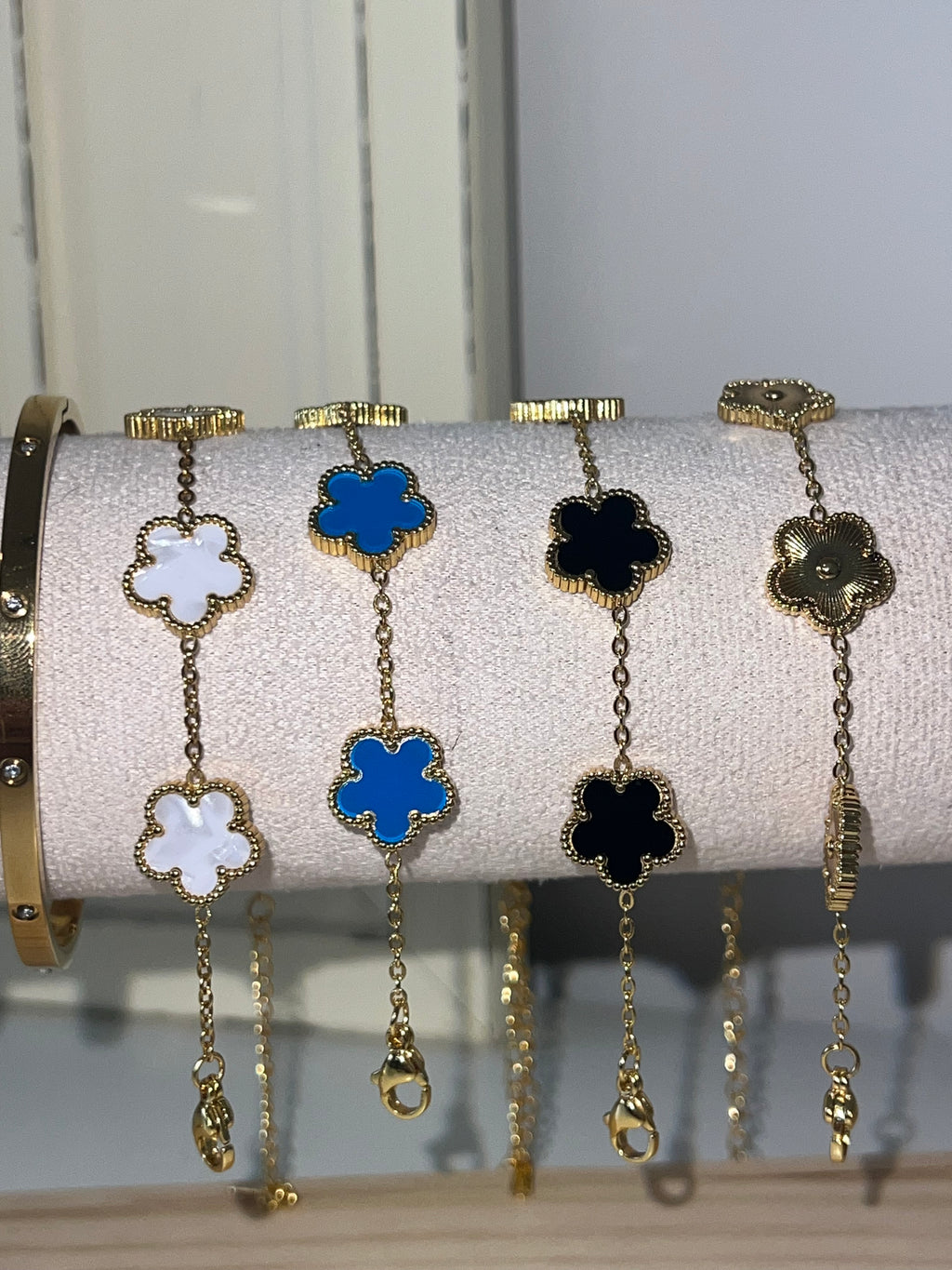 Ellie Clover Bracelet - White